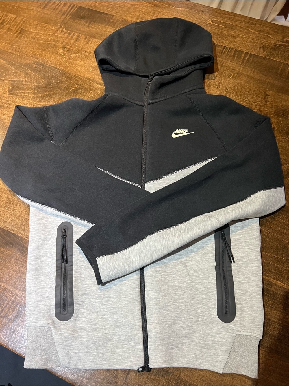 Nike Men’s Black and Gray Zip-Up Hoodie Jacket Nike Tech Fleece